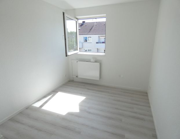 Schicke Erdgeschoss-Wohnung mit Balkon in ruhiger Lage - Photo 1