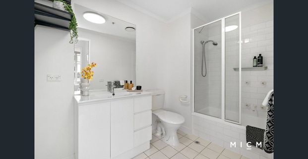 Stylish Unfurnished 2 Bedrooms Apartment in Rivergarden Condos - Photo 1