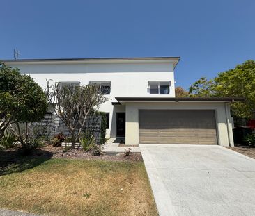Townhouse Located in a Quiet Complex - Photo 5