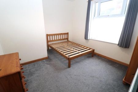 4 bedroom terraced house to rent - Photo 4