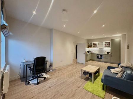 Pembroke Broadway, Camberley, Surrey, GU15 - Photo 2