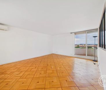 Location Appartement 4 pièces 77m² NICE 06200 - Photo 2