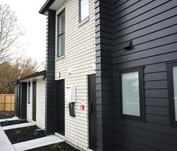 Fully furnished, self contained, studio room! - Photo 2