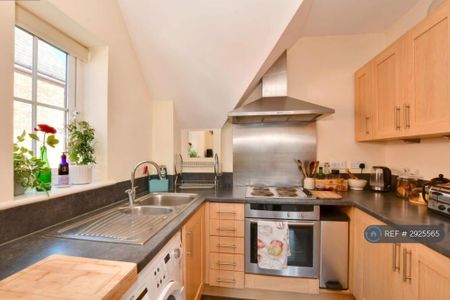 2 bedroom flat to rent - Photo 4