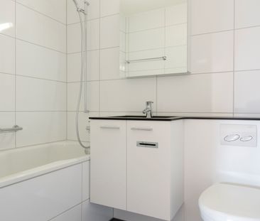 Moderne Wohnung mit grosszügigem Grundriss in Regensdorf - Photo 6