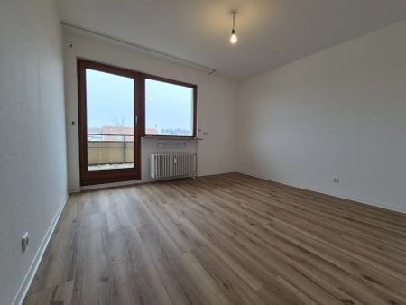 4,5 Zimmerwohnung inkl. TG-Platz mit grandiosem Blick auf den Oberen See u. die Altstadt Böblingens - Photo 3