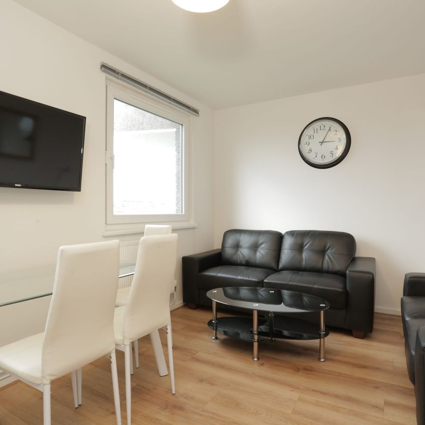 22 Corringham House (ii) – Room 2 - Photo 1