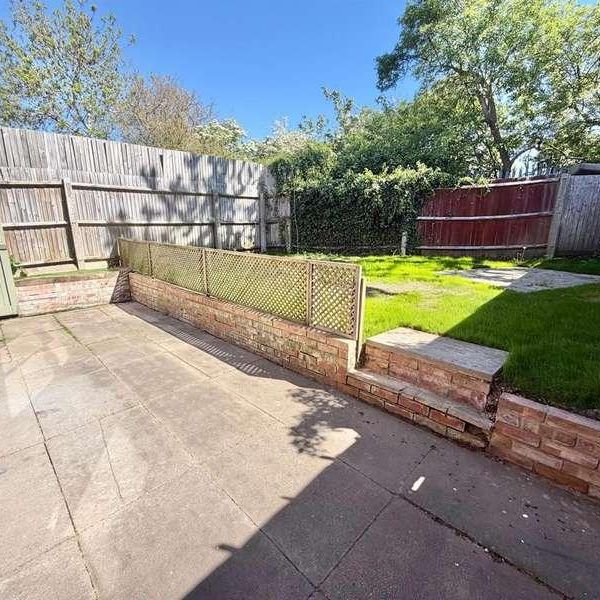 Cooks Mead, Bushey, WD23 - Photo 1