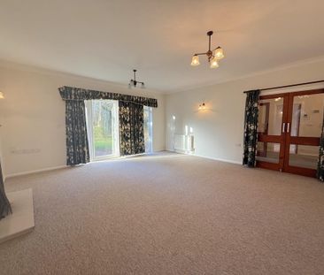 3 bedroom detached bungalow to rent - Photo 3