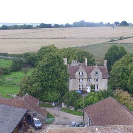 Coming Soon – A beautifully refurbished five-bedroom listed farmhouse set in a sought-after rural position at Wormwood Farm, offering an exceptional blend of ch - Photo 3