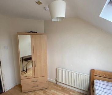 Great Apartment, 83b Dunluce Avenue, Queens Quarter, Belfast, BT9 7AW - Photo 6