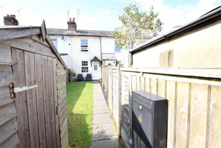 2 bedroom terraced house to rent - Photo 4