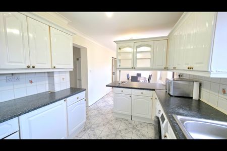 4 Bed Semi-Detached House, Christchurch Avenue, HA0 - Photo 2