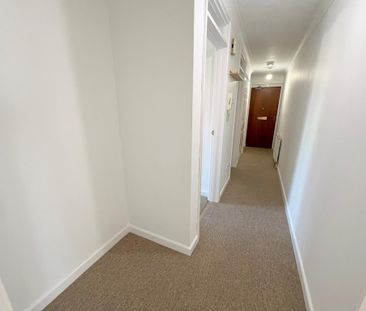 2 bedroom ground floor flat to rent - Photo 1