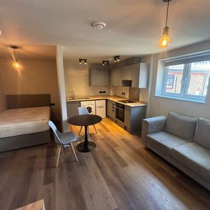 6, RM1, Romford - Photo 2