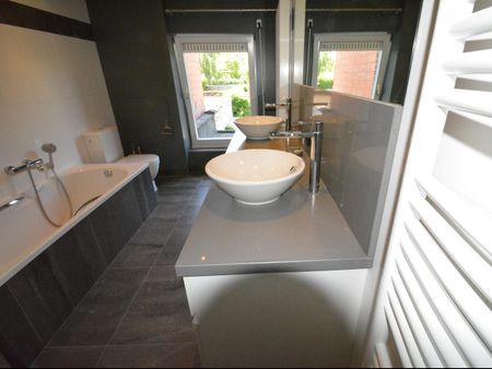 Ruim appartement in het centrum van Harelbeke - Photo 3