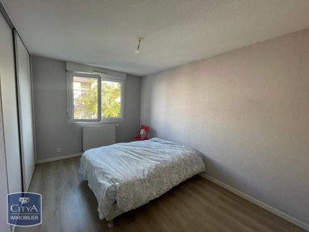 Location Appartement 4 pièces 84m² BOURG EN BRESSE 01000 - Photo 3