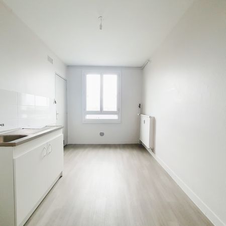 T3 de 60 m² salon avec balcon – grenier privatif - Photo 4