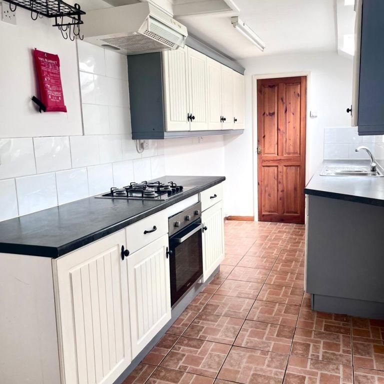 3 bedroom terraced house to rent - Photo 1