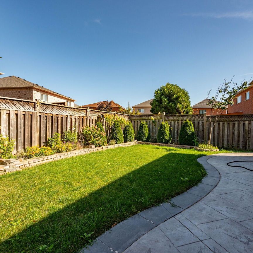 For Lease - 5615 Heatherleigh Avenue Unit# Legal Bsmt, Mississauga, Ontario - Photo 1