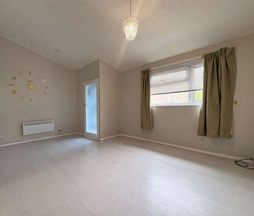 The Parade, Reading Road, Yateley, GU46 - Photo 1