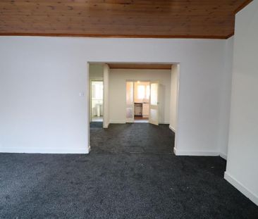 3 bedroom end of terrace house to rent - Photo 2