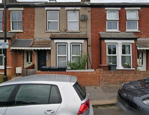 Layton Road, Brentford TW8, London - Photo 1