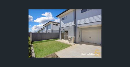 Modern Four Bedroom Townhouse - Photo 3