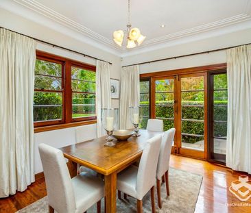 Beautiful Family Living and Entertaining - Photo 3