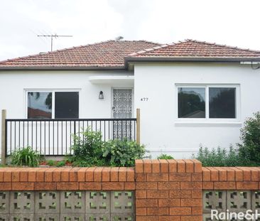 RENOVATED THREE BEDROOM HOUSE WITH SUNNY YARD - Photo 4