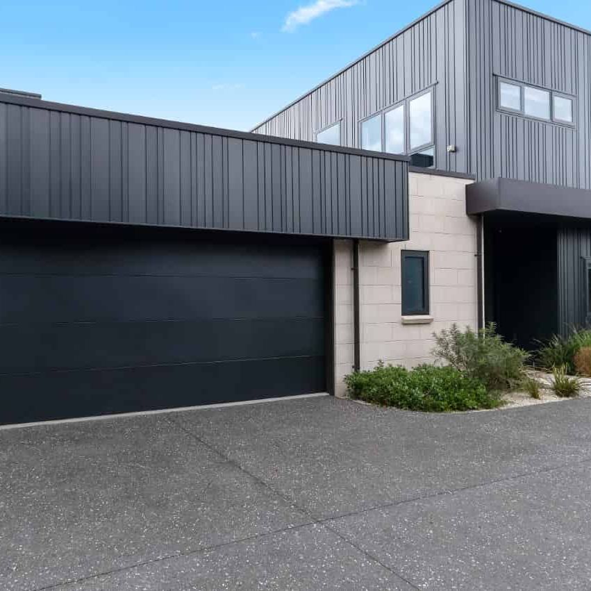 Elevate your lifestyle with this exquisite 4 bedroom townhouse - Photo 1