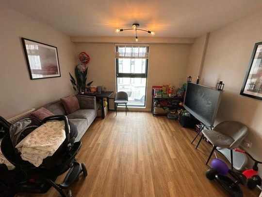 Slough, Berkshire, SL1 - Photo 1