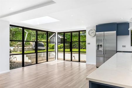 4 bedroom detached house to rent - Photo 5