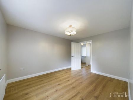 12 Belvoir Crescent, Belfast, BT8 7EJ - Photo 4