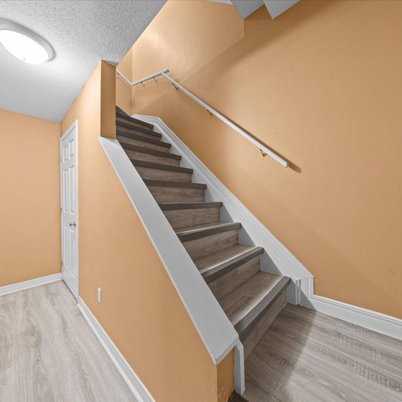 For Lease - 107 Corsica Private, Alta Vista and Area, Ontario - Photo 1