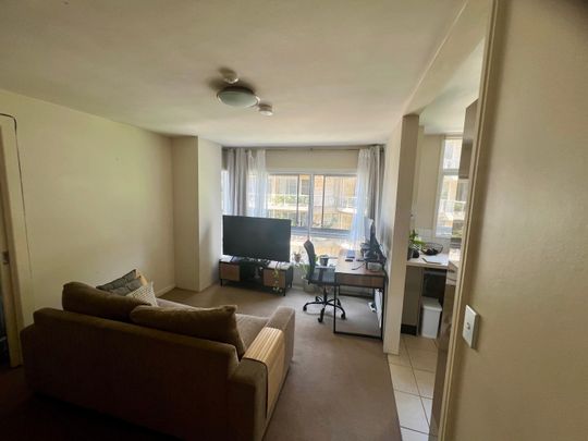 Elizabeth Bay - Photo 1