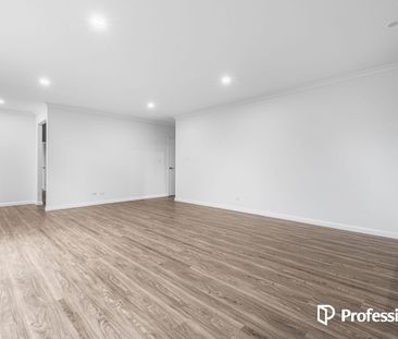 Brand New Street Front Villa! - Photo 1