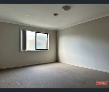 Double Storey 3 Bedroom Townhouse in Pakenham! - Photo 3