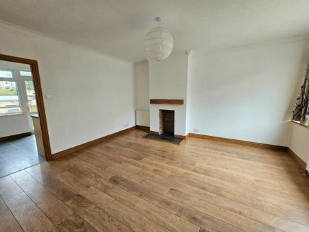 3 bedroom end of terrace house to rent - Photo 2