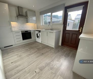 2 bedroom semi-detached house to rent - Photo 3