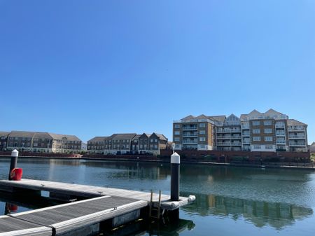 2 bedroom apartment to rent Pacific Heights North, 17 Golden Gate Way, Sovereign Harbour North, Eastbourne, BN23 - Photo 4