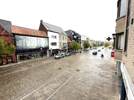 Instapklaar en ruim appartement met 2 slaapkamers en groot terras in hartje Deinze - Foto 3