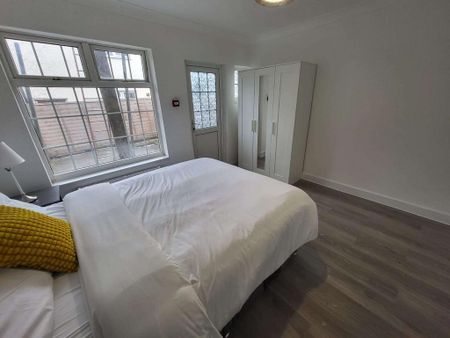 1 bedroom in a house share to rent - Photo 3