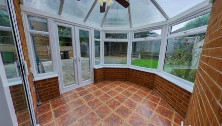 5 bedroom semi-detached house to rent - Photo 3