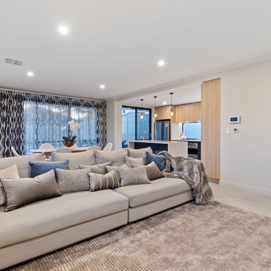 Magnificent 5 Bedroom 3 Bathroom Home in the Heart of Ardross - Photo 1