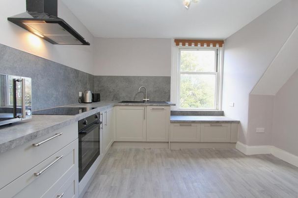 2 bedroom flat to rent - Photo 1