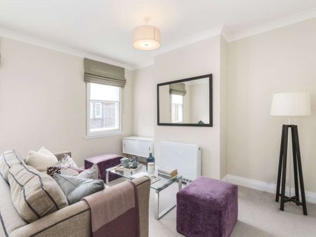 A recently refurbished apartment with a separate kitchen on the first floor of this popular building located close to amenities of Victoria and Elizabeth Street. - Photo 2