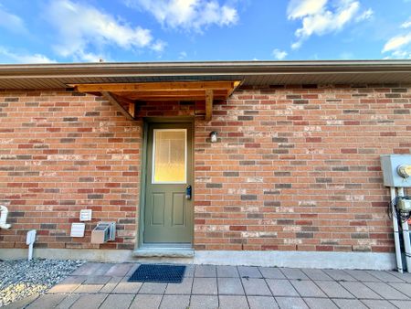 For Lease - 1744 Louise Boulevard Unit# Lower, London North, Ontario - Photo 4