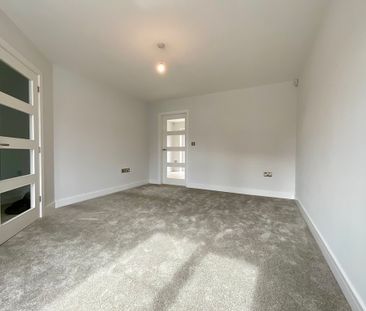 3 bedroom Semi-Detached House to let - Photo 3