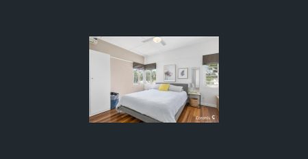 Lovely Character Cottage with Swimming Pool! - Photo 4